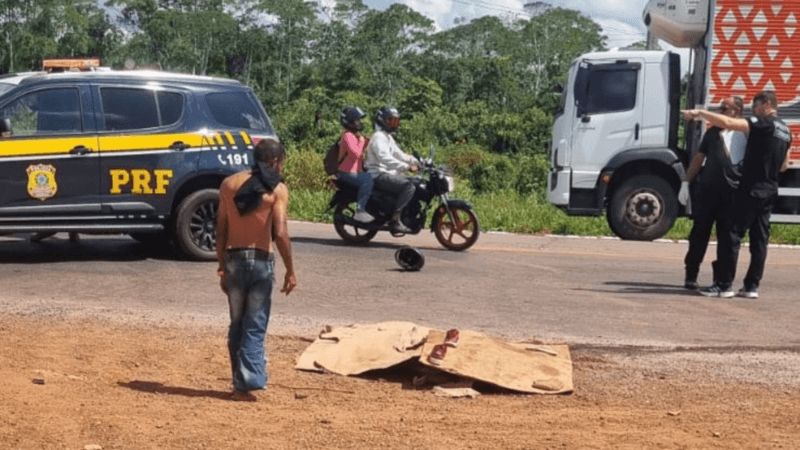 Tragédia na BR-364: Mulher perde a vida em colisão entre motocicleta e caminhão