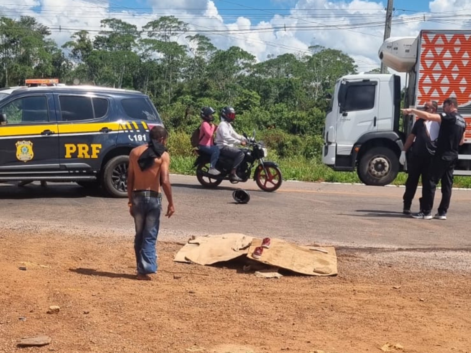 Tragédia na BR-364: Mulher perde a vida em colisão entre motocicleta e caminhão