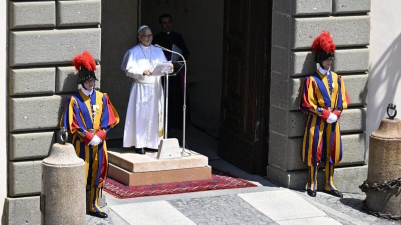 Papa Francisco Clama por Paz em Meio a Conflitos Globais
