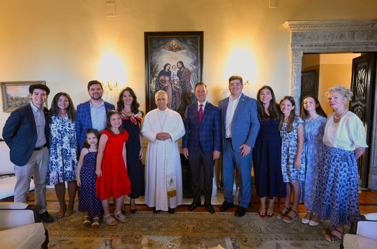 Papa Leão XIV visita embaixador dos EUA na Santa Sé em celebração ao 4 de julho
