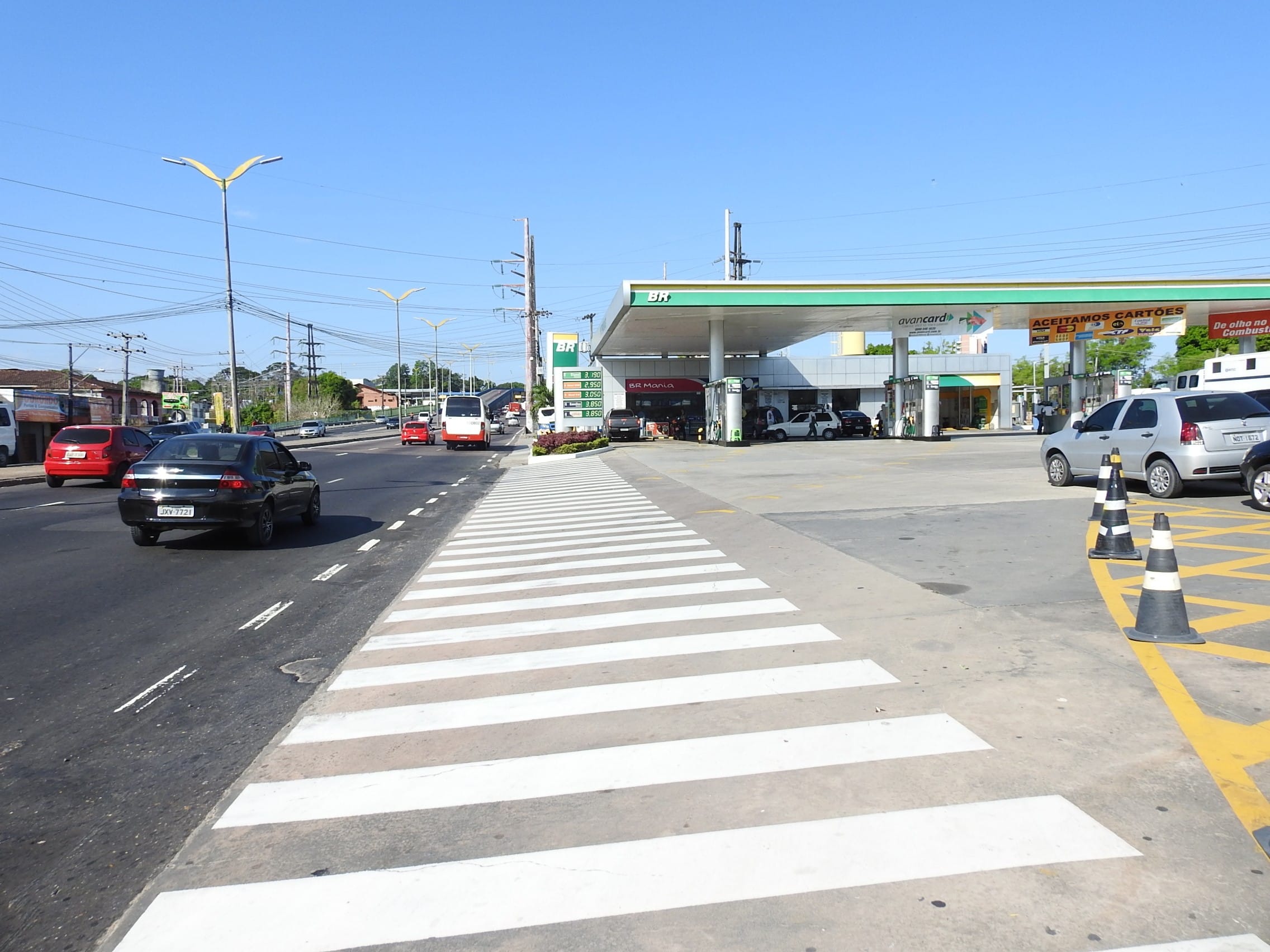 Tragédia em Manaus: Menino de 8 Anos Morre Após Acidente de Moto