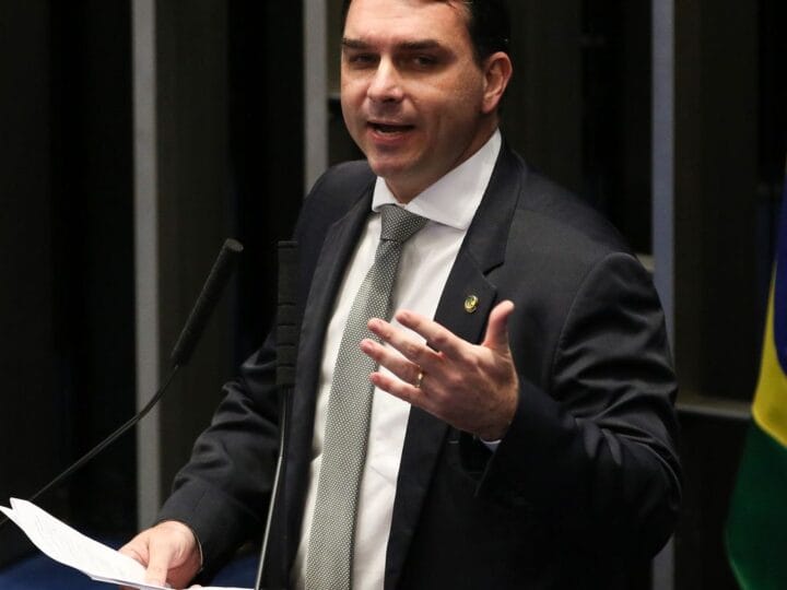 PGR Solicita Oitiva de Flávio Bolsonaro em Investigação de Calúnia contra Lula