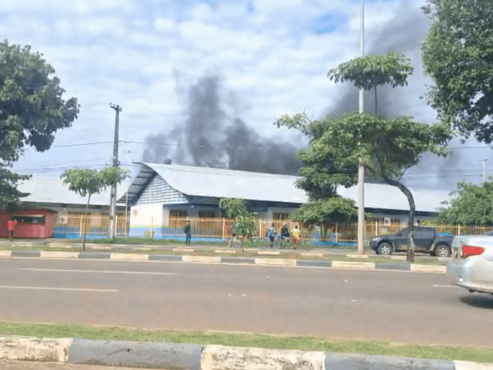Incêndio Controlado na Escola Estadual Maria das Dores Brasil em Boa Vista