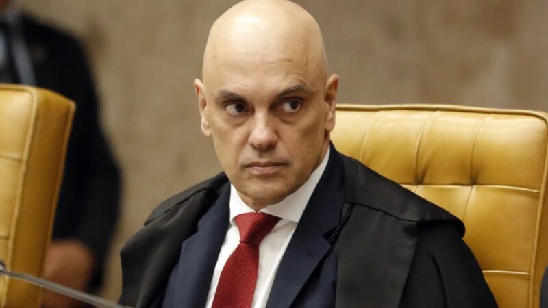 Ministro Moraes Interrompe Visitas de Flávio a Bolsonaro Durante Prisão Domiciliar