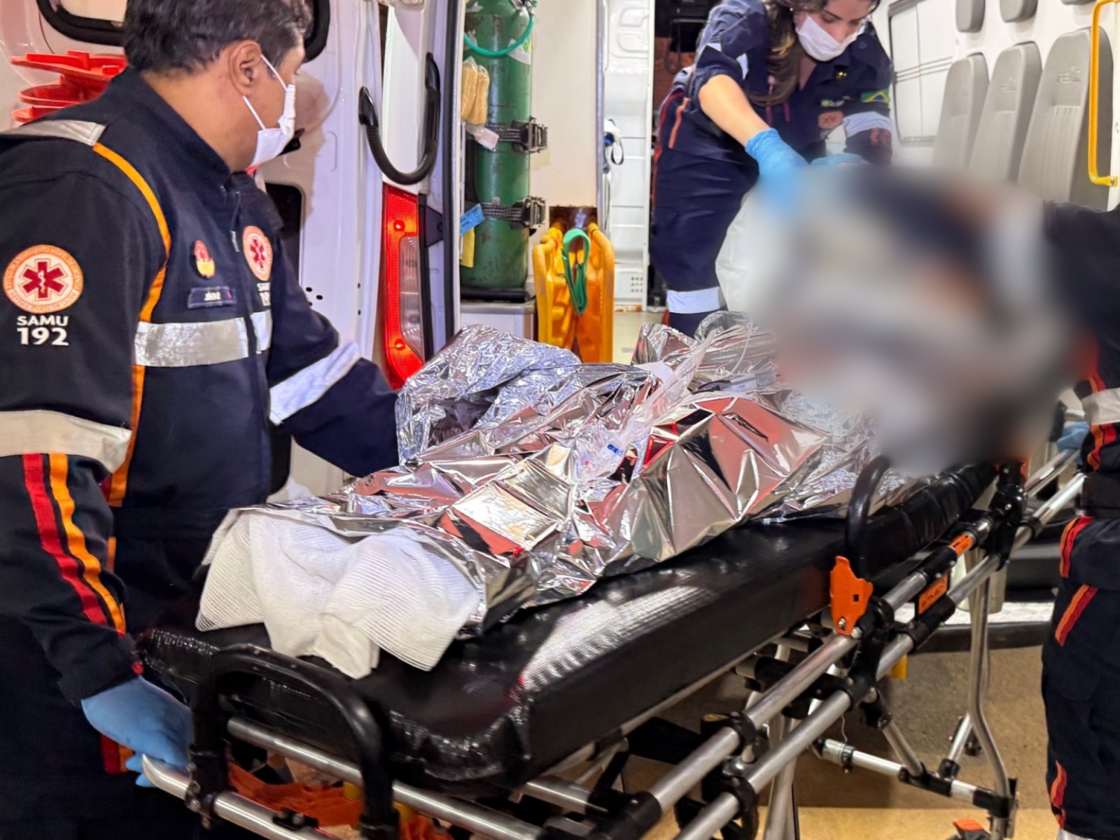 Adolescente sofre amputação após grave explosão com álcool em confraternização no Acre
