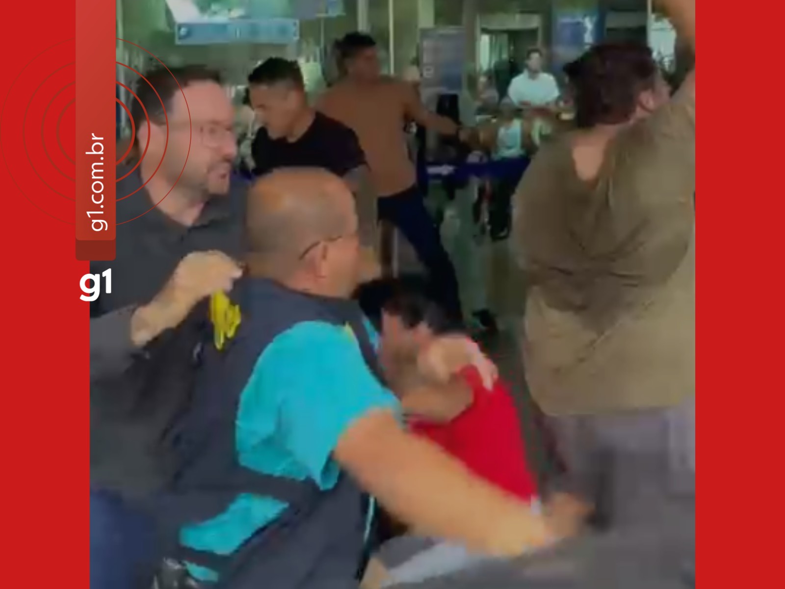 Conflito entre Estudantes e Servidores da Prefeitura de Rio Branco Durante Protesto por Transporte Coletivo