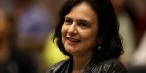 Nísia Trindade Lança Livro Revelando Bastidores da Pandemia de Covid-19