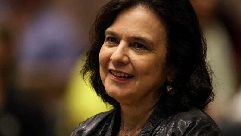 Nísia Trindade Lança Livro Revelando Bastidores da Pandemia de Covid-19