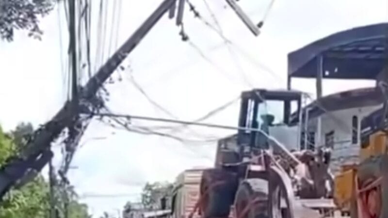 Acidente com Carreta Interdita Avenida em Manaus