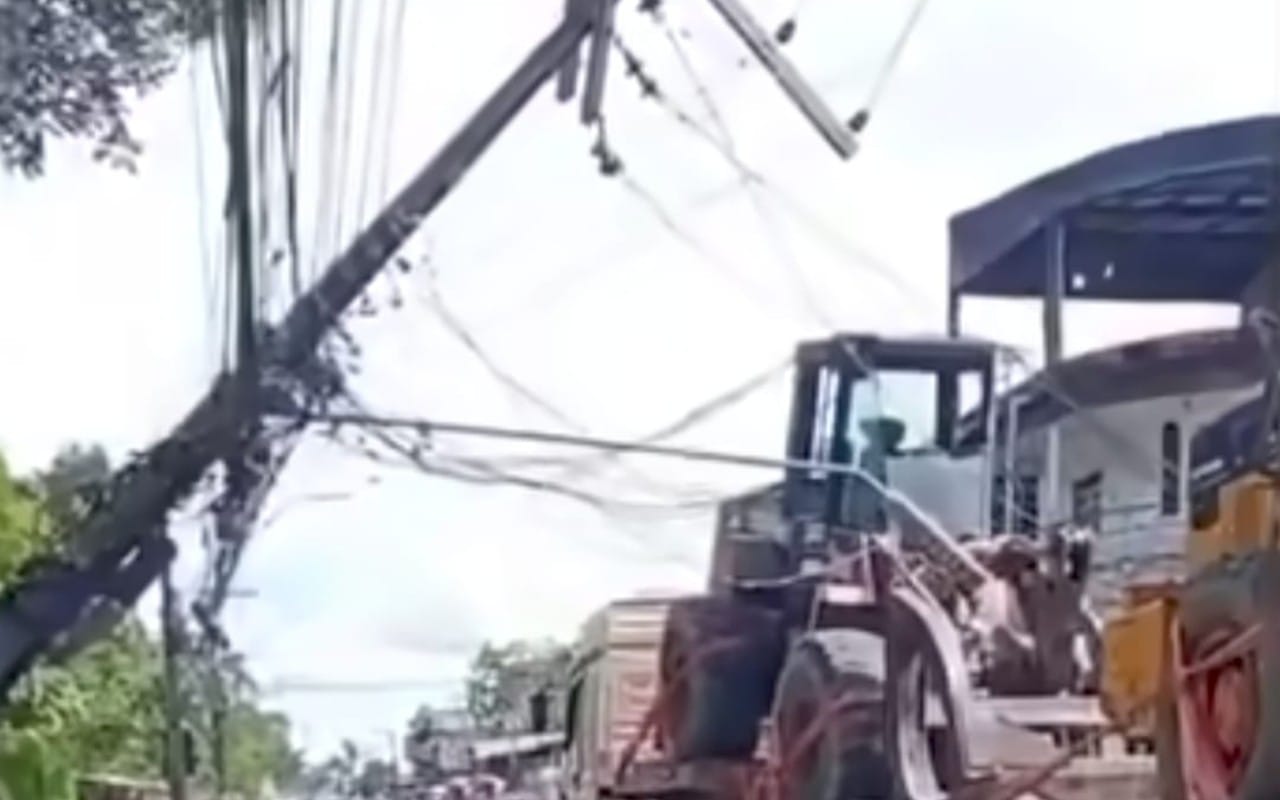 Acidente com Carreta Interdita Avenida em Manaus