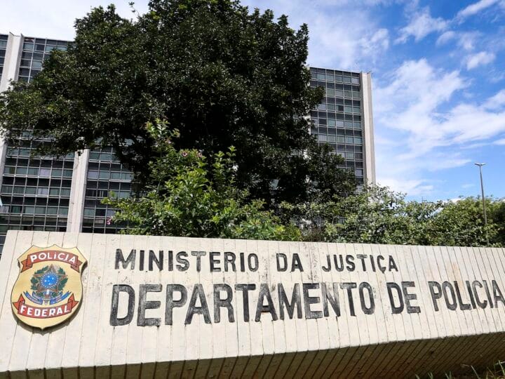 Polícia Federal Investiga Empresário por Intimidar Jornalistas no Caso Master