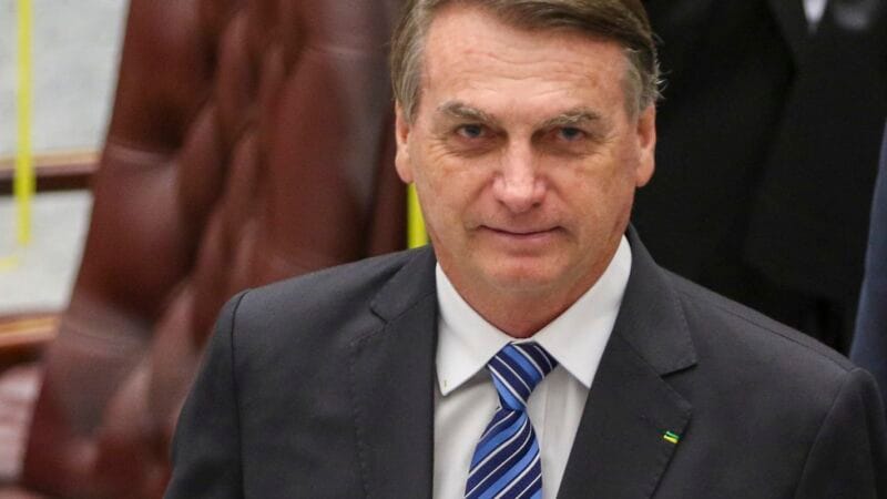 Decisão de Moraes Mantém Bolsonaro em Prisão Domiciliar com Novas Restrições