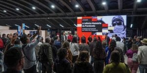 Exposição em São Paulo Retrata Vivências Brasileiras Durante a Pandemia