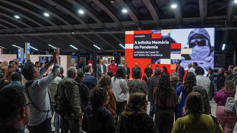 Exposição em São Paulo Retrata Vivências Brasileiras Durante a Pandemia