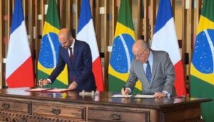 Brasil e França Firmam Acordo que Elimina Visto para Brasileiros na Guiana Francesa