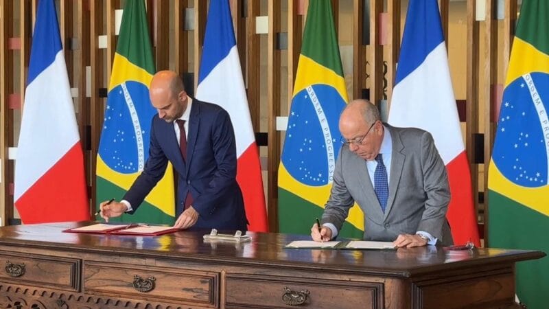 Brasil e França Firmam Acordo que Elimina Visto para Brasileiros na Guiana Francesa