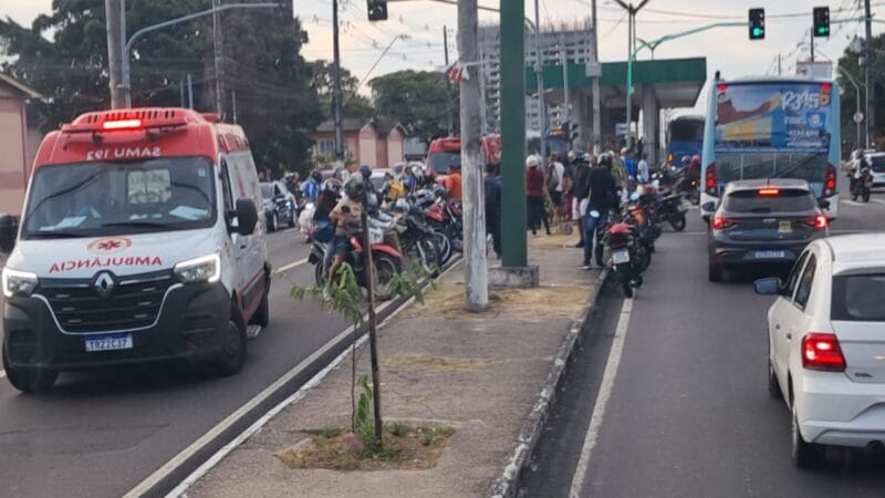 Acidente de Motos Deixa Dois Feridos na Avenida Constantino Nery, Manaus