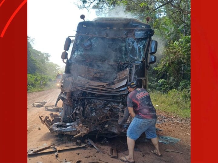 Colisão entre Carretas na BR-210 no Amapá: Acidente sem Feridos