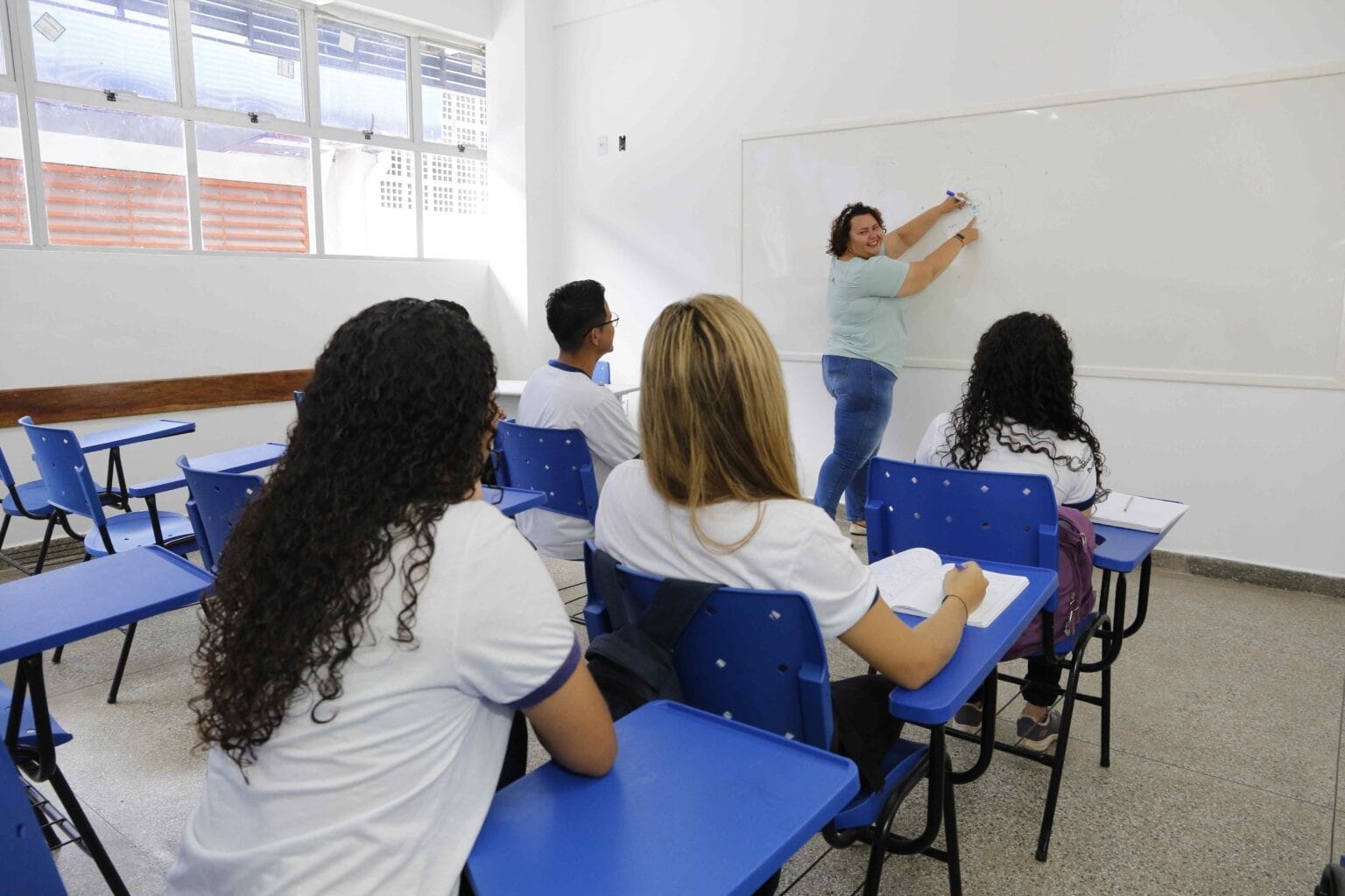 Desempenho Educacional do Amazonas: Desafios e Avanços no Ideb