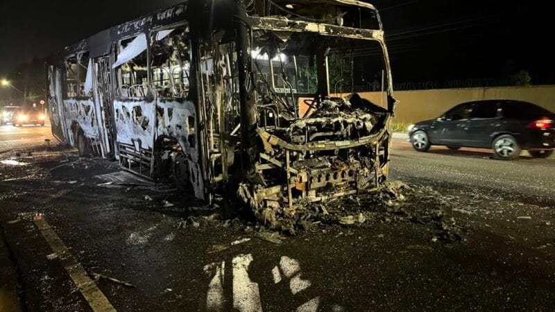 Incêndio em Ônibus na Rodovia Arthur Bernardes em Belém