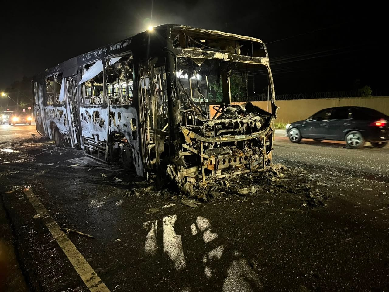 Incêndio em Ônibus na Rodovia Arthur Bernardes em Belém