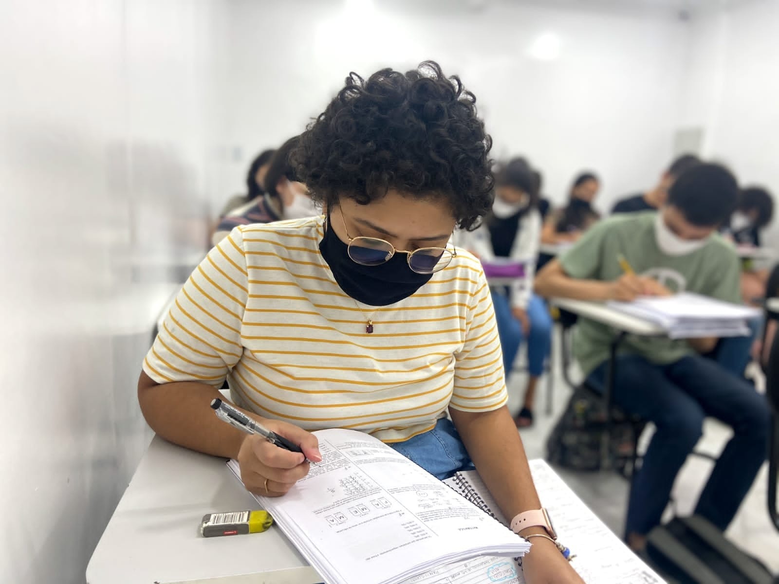 Desigualdade na Educação: Apenas 1,4% dos Jovens de Baixa Renda do Amazonas Concluem o Ensino Superior