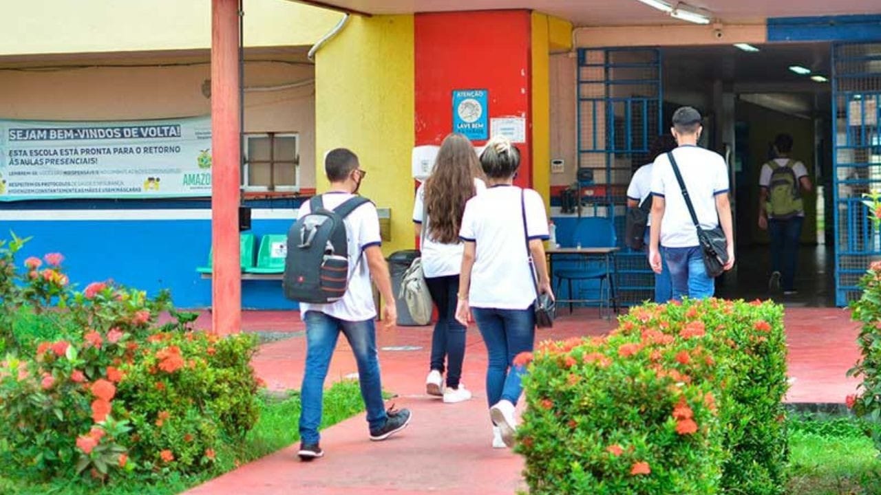 Alterações na Rotina Escolar em Manaus Devido à Interrupção do Abastecimento de Água