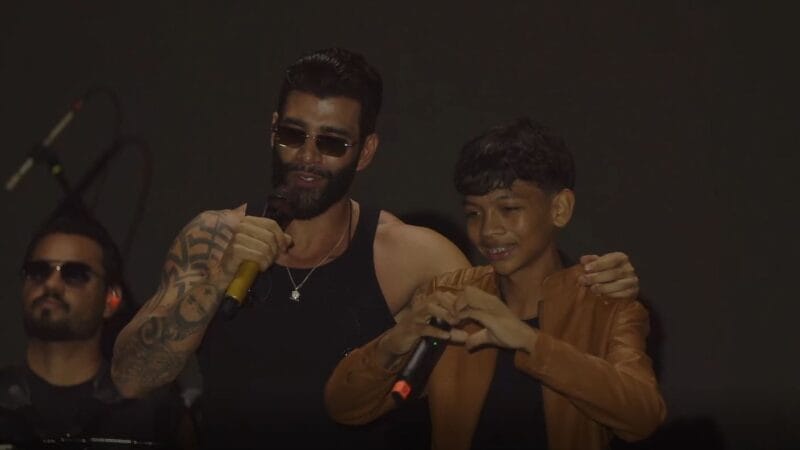 Jovem Fã de Gusttavo Lima Realiza Sonho ao Cantar com o Ídolo na Expofeira do Amapá