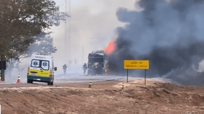 Motorista Embriagado é Detido na BR-153 Após Ignorar Interdição e Questionar a Polícia