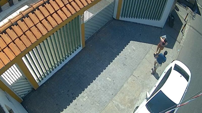 Casal é flagrado em câmeras de segurança abandonando bebê sequestrado em Manaus