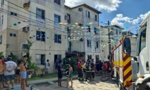 Incêndio em apartamento na Zona Norte de Manaus deixa um cachorro morto e pessoas feridas