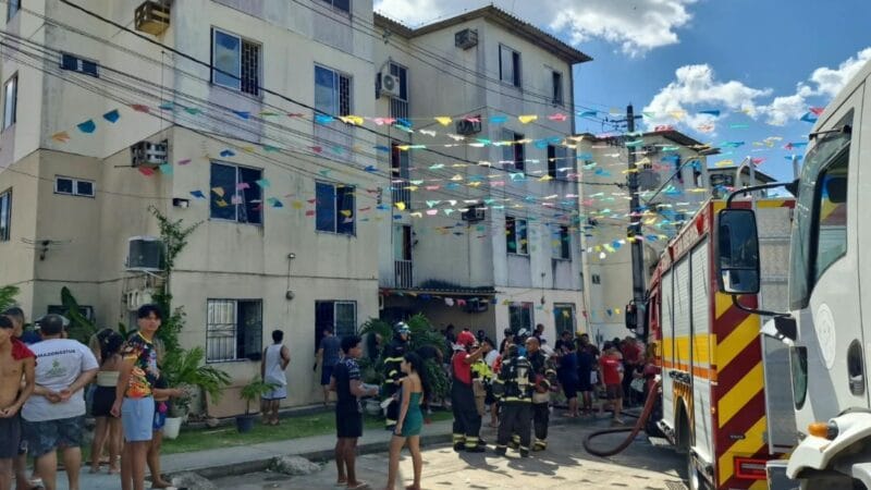 Incêndio em apartamento na Zona Norte de Manaus deixa um cachorro morto e pessoas feridas