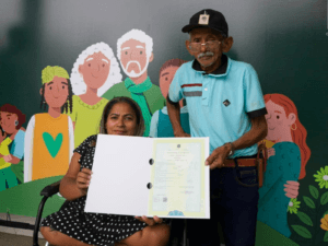 Acreana Realiza Sonho ao Incluir Nome do Pai na Certidão de Nascimento Após 54 Anos