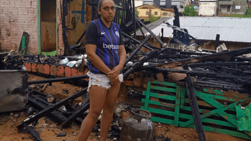 Família Acreana Enfrenta Tragédia Após Incêndio Devastador