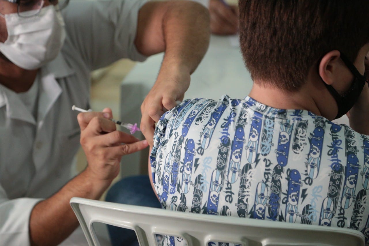 Projeto de Lei em Manaus Propõe Consentimento dos Pais para Vacinação Infantil contra Covid-19