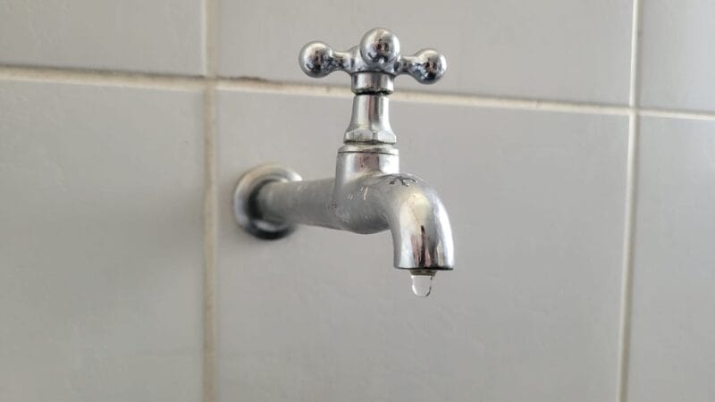 Oscilações no Abastecimento de Água em Manaus Devido a Vazamento