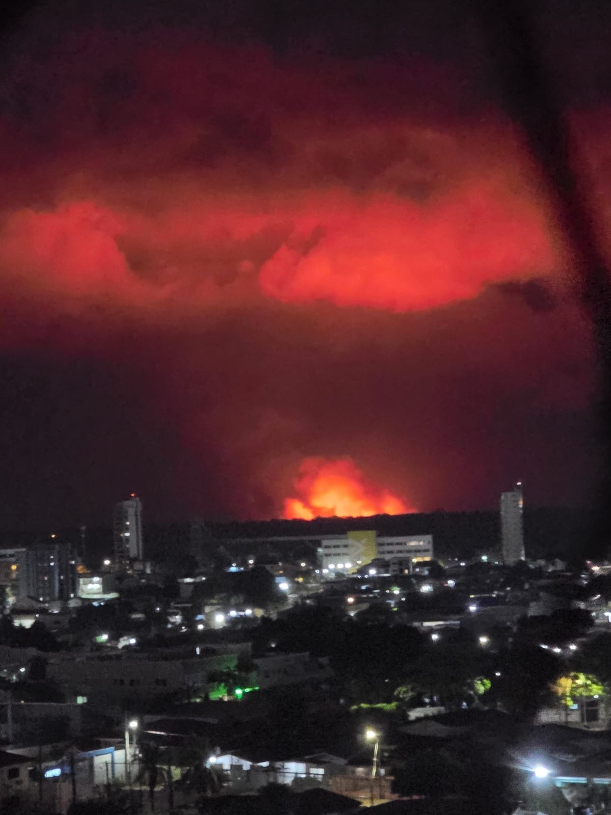 Céu Vermelho em Porto Velho: Entenda o Fenômeno Durante o Temporal